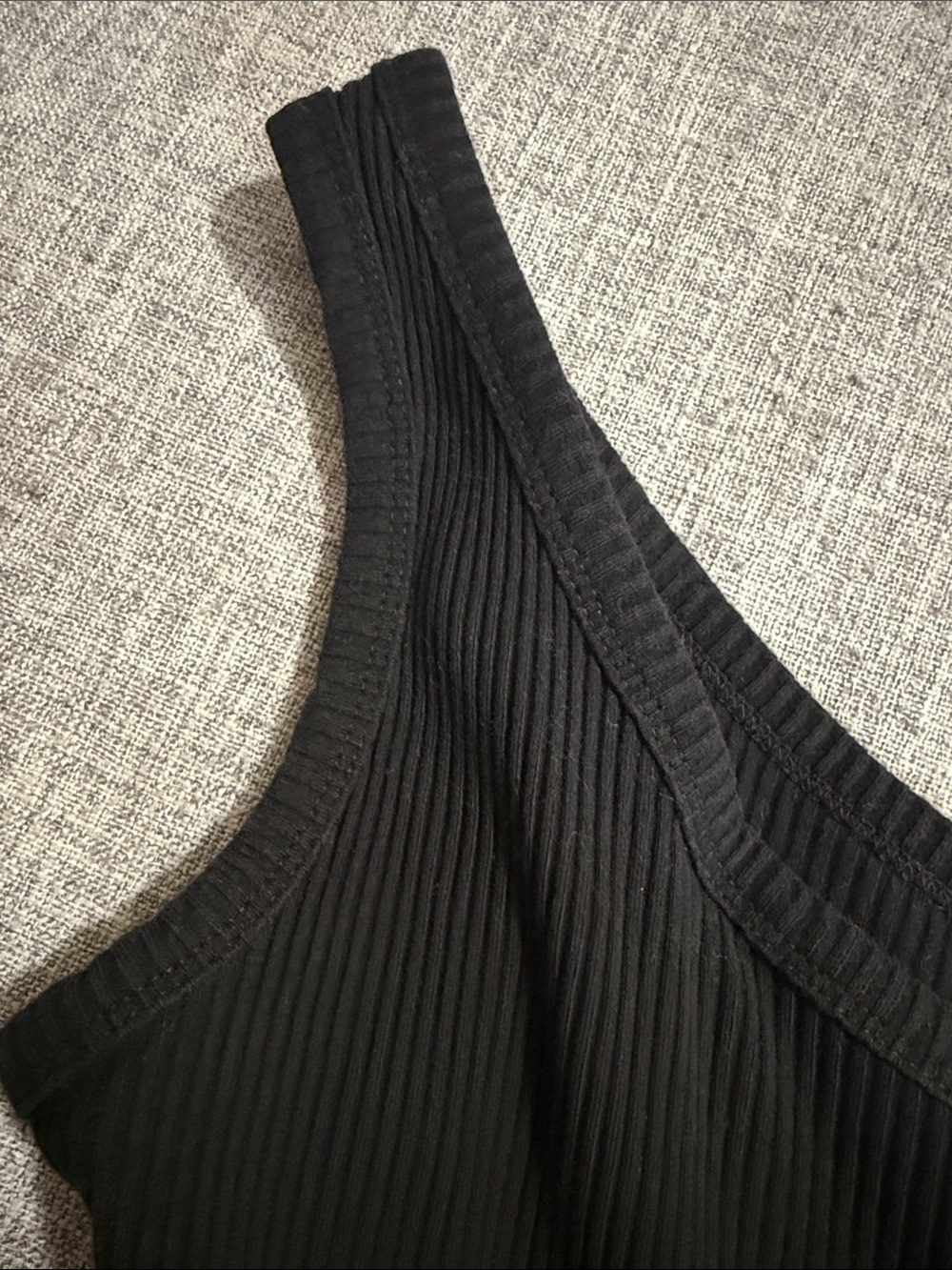 One-Shoulder Ribbed Black Crop Top - Picture 4 of 4